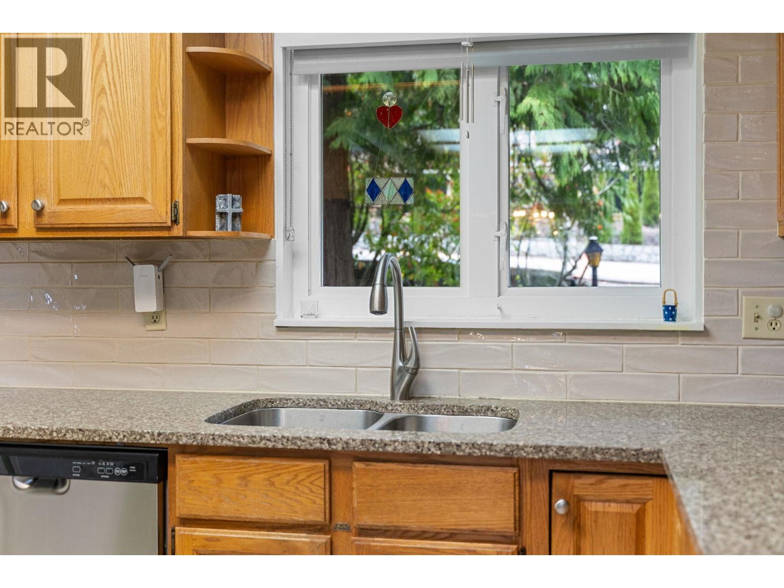 479 E 29th Street, North Vancouver, British Columbia  V7N 1E2 - Photo 8 - R3091275