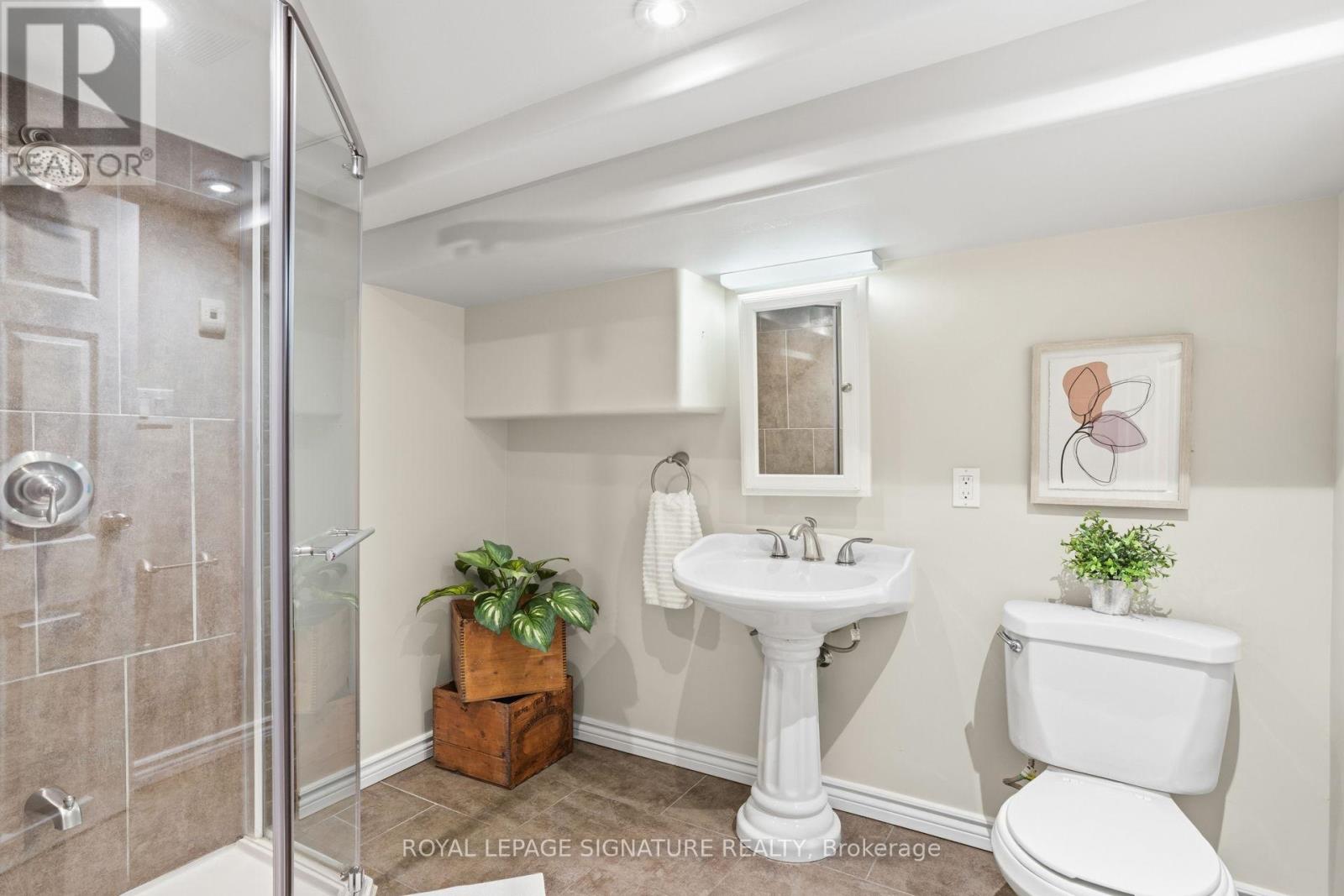 162 Kingsmount Park Road, Toronto, Ontario  M4L 3L8 - Photo 29 - E12799554