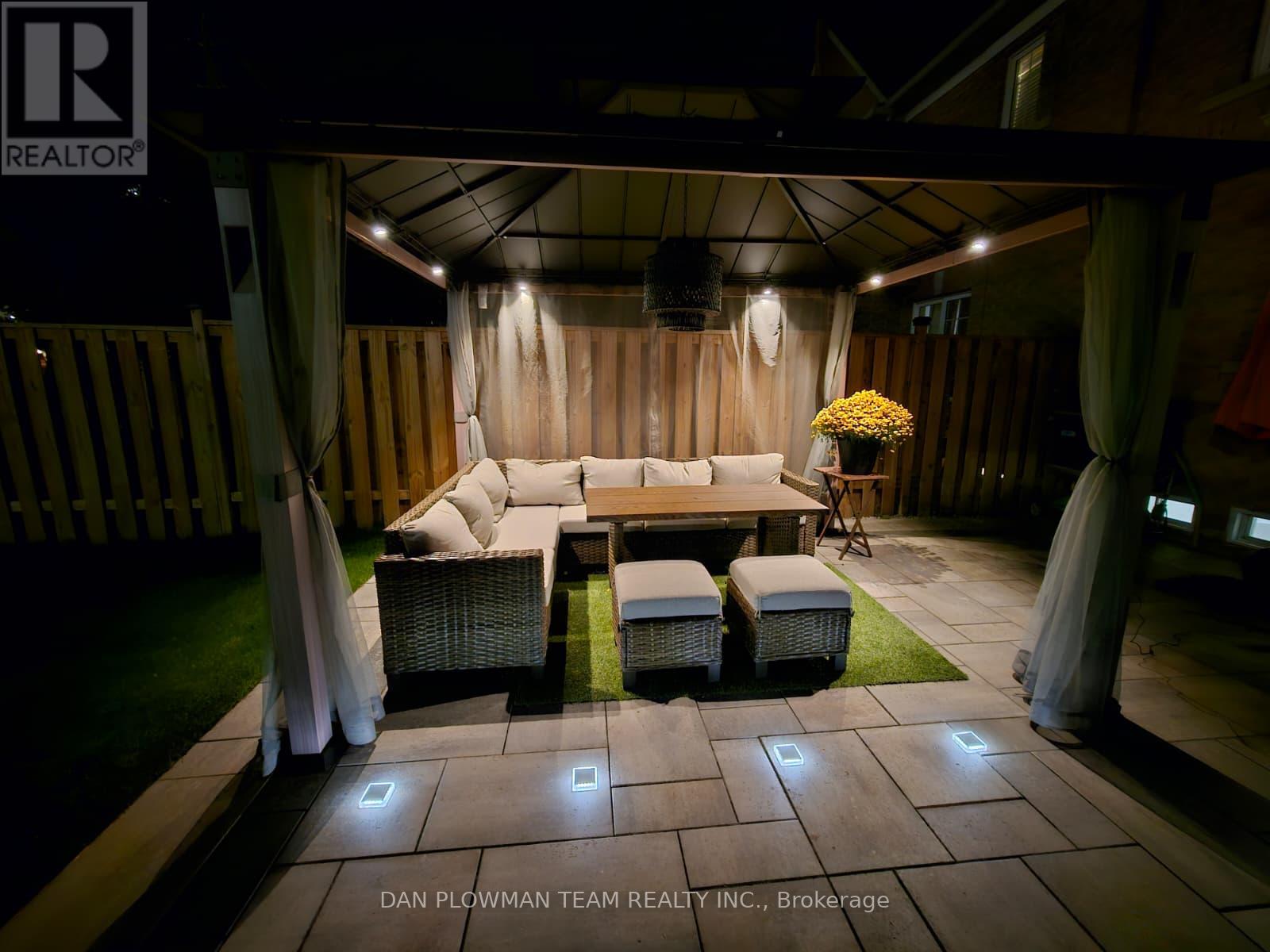 8 Oglevie Drive, Whitby, Ontario  L1R 2Y4 - Photo 3 - E12798968