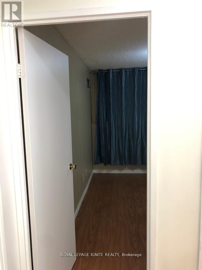 707 - 3695 Kaneff Crescent, Mississauga, Ontario  L5A 4B6 - Photo 3 - W12799542