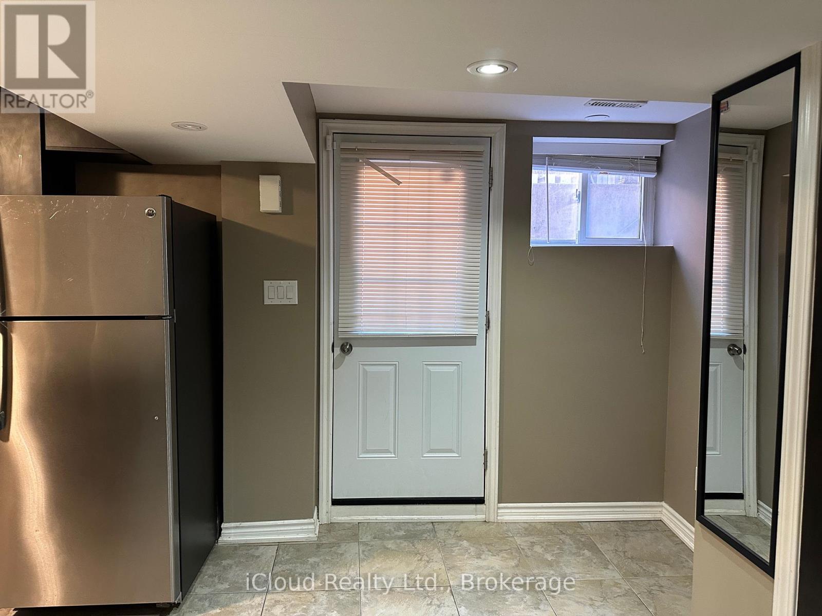 Lower - 5215 Micmac Crescent, Mississauga, Ontario  L5R 2E2 - Photo 4 - W12799552