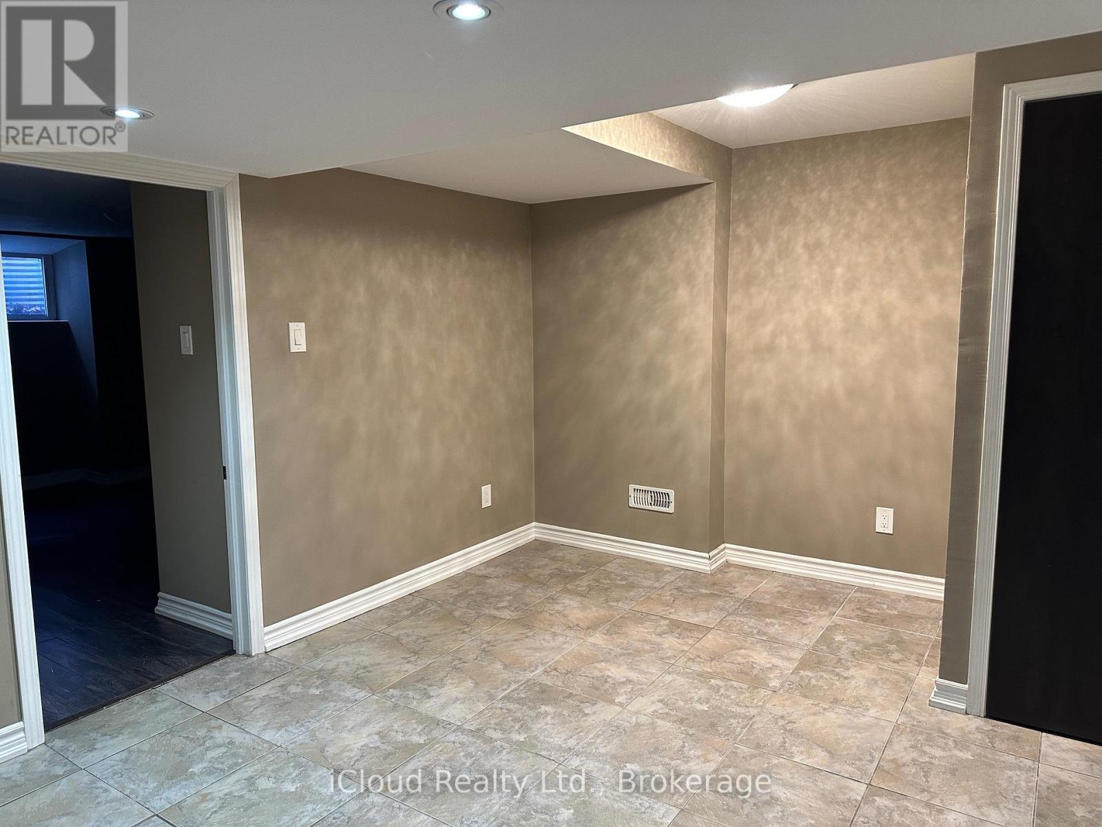 Lower - 5215 Micmac Crescent, Mississauga, Ontario  L5R 2E2 - Photo 6 - W12799552