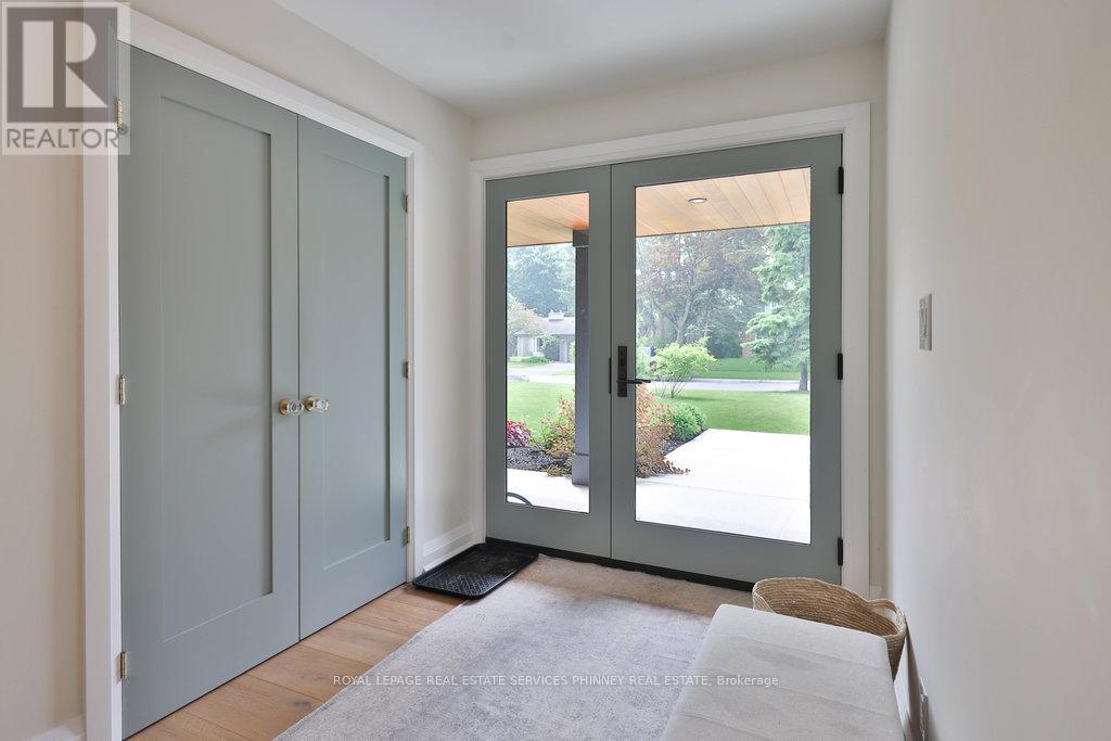 1355 Gatehouse Drive, Mississauga, Ontario  L5H 1A6 - Photo 2 - W12799586