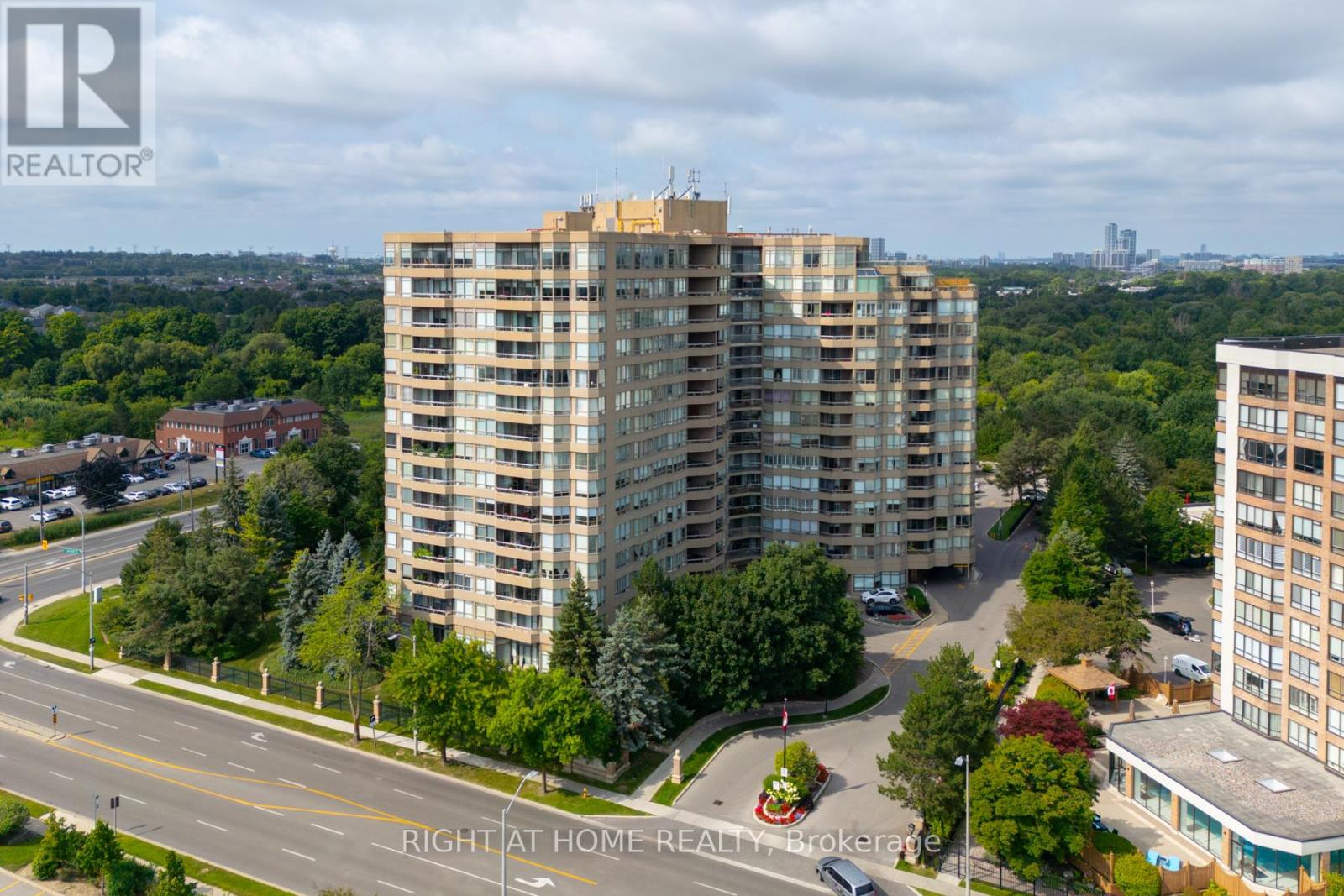 #803 - 610 Bullock Drive, Markham, Ontario  L3R 0G1 - Photo 2 - N12422232