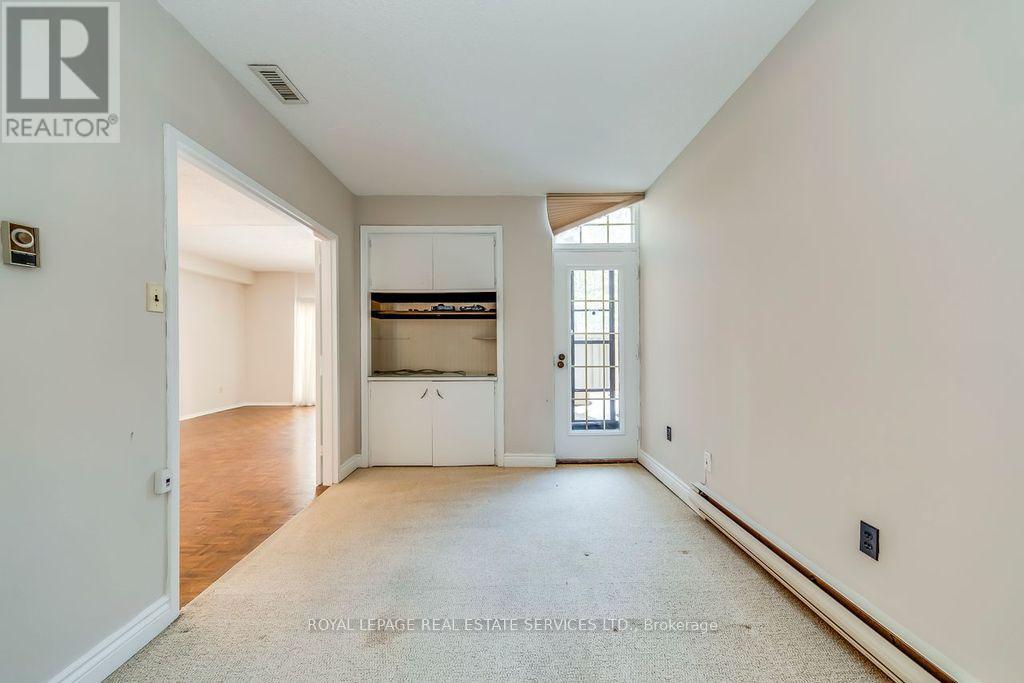 105 - 965 Inverhouse Drive, Mississauga, Ontario  L5J 4B4 - Photo 10 - W12792612