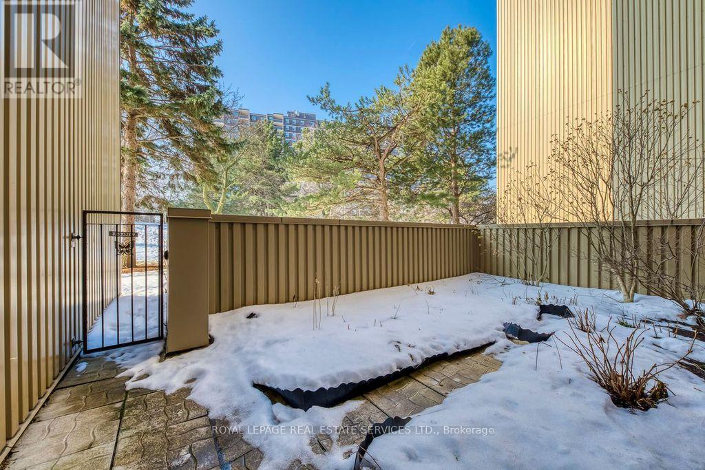 105 - 965 Inverhouse Drive, Mississauga, Ontario  L5J 4B4 - Photo 11 - W12792612