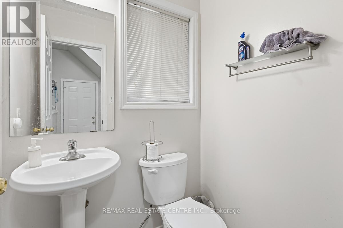 13 Milkweed Crescent, Brampton, Ontario  L7A 1T8 - Photo 9 - W12422406