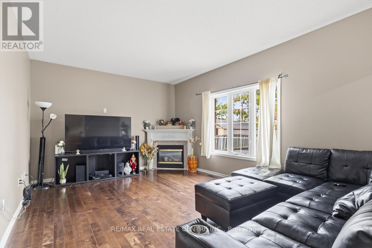 13 Milkweed Crescent, Brampton, Ontario  L7A 1T8 - Photo 7 - W12422406