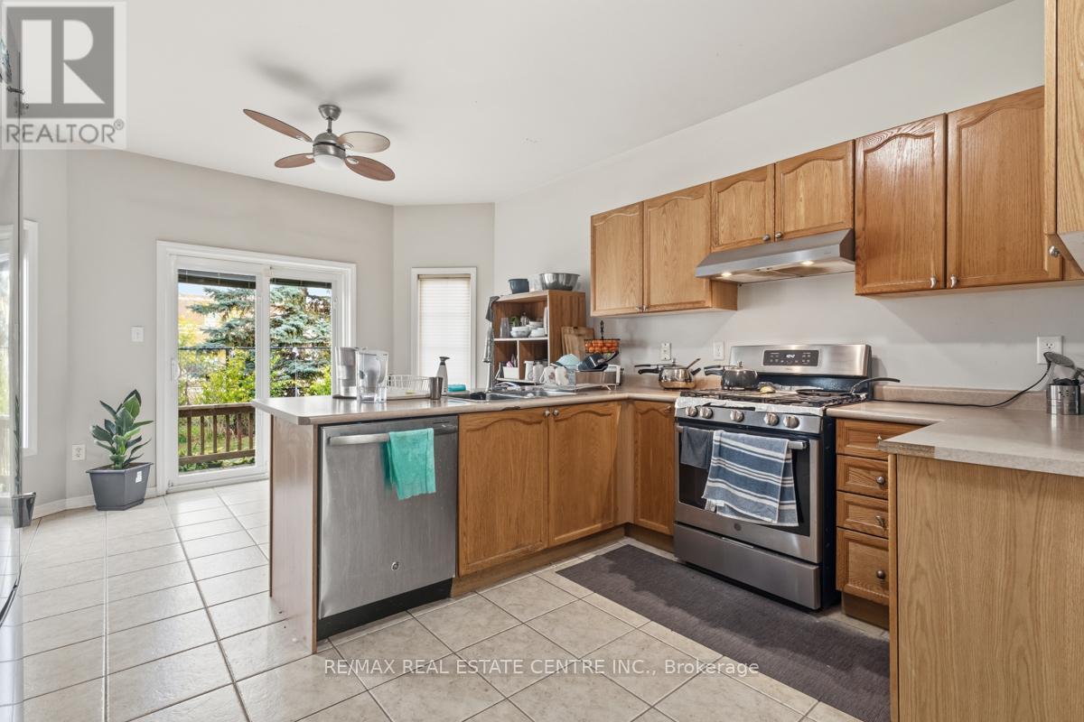 13 Milkweed Crescent, Brampton, Ontario  L7A 1T8 - Photo 5 - W12422406