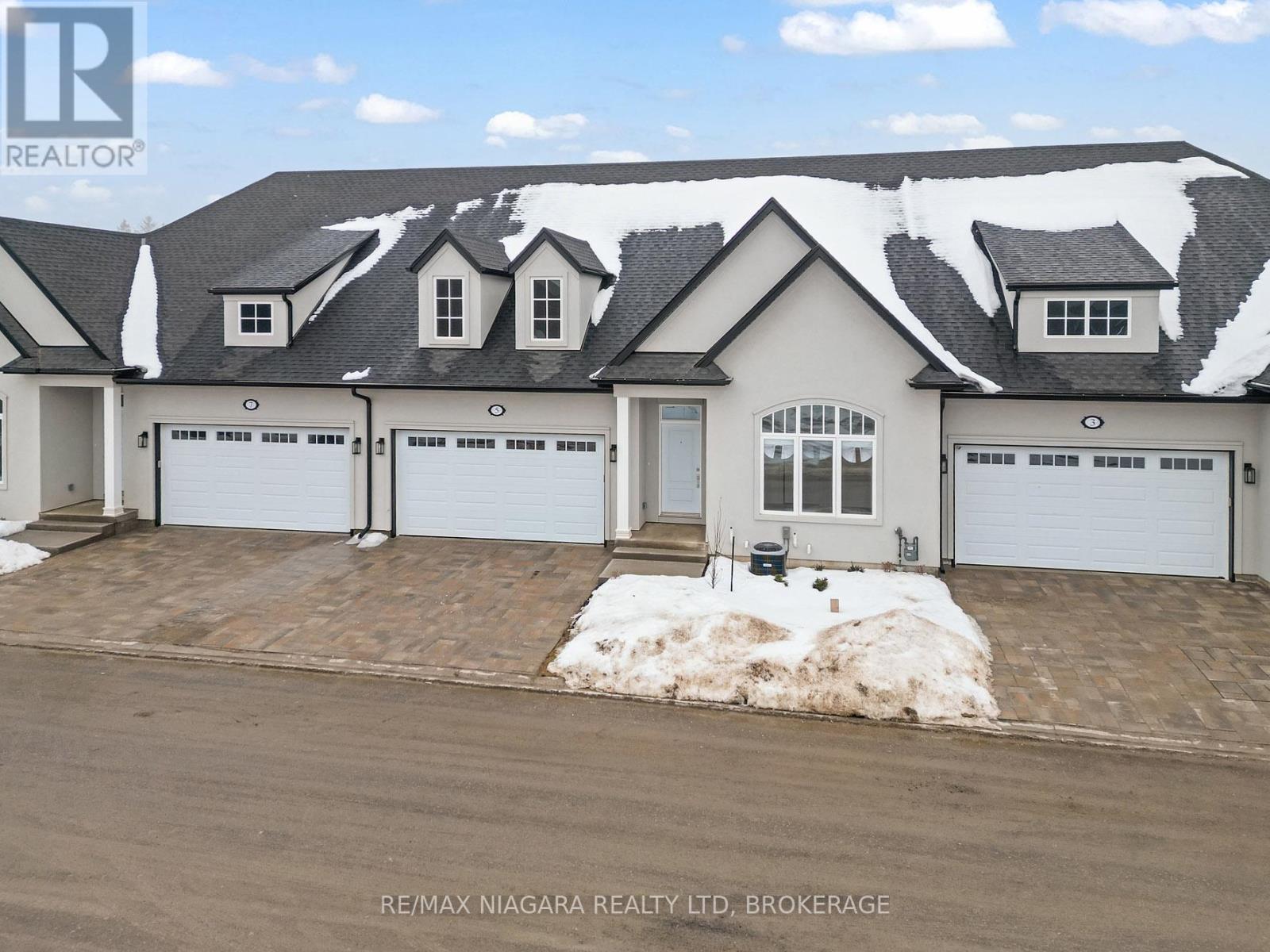 2 - 5 Butternut Crescent, Fort Erie, Ontario  L0S 1N0 - Photo 3 - X12799624