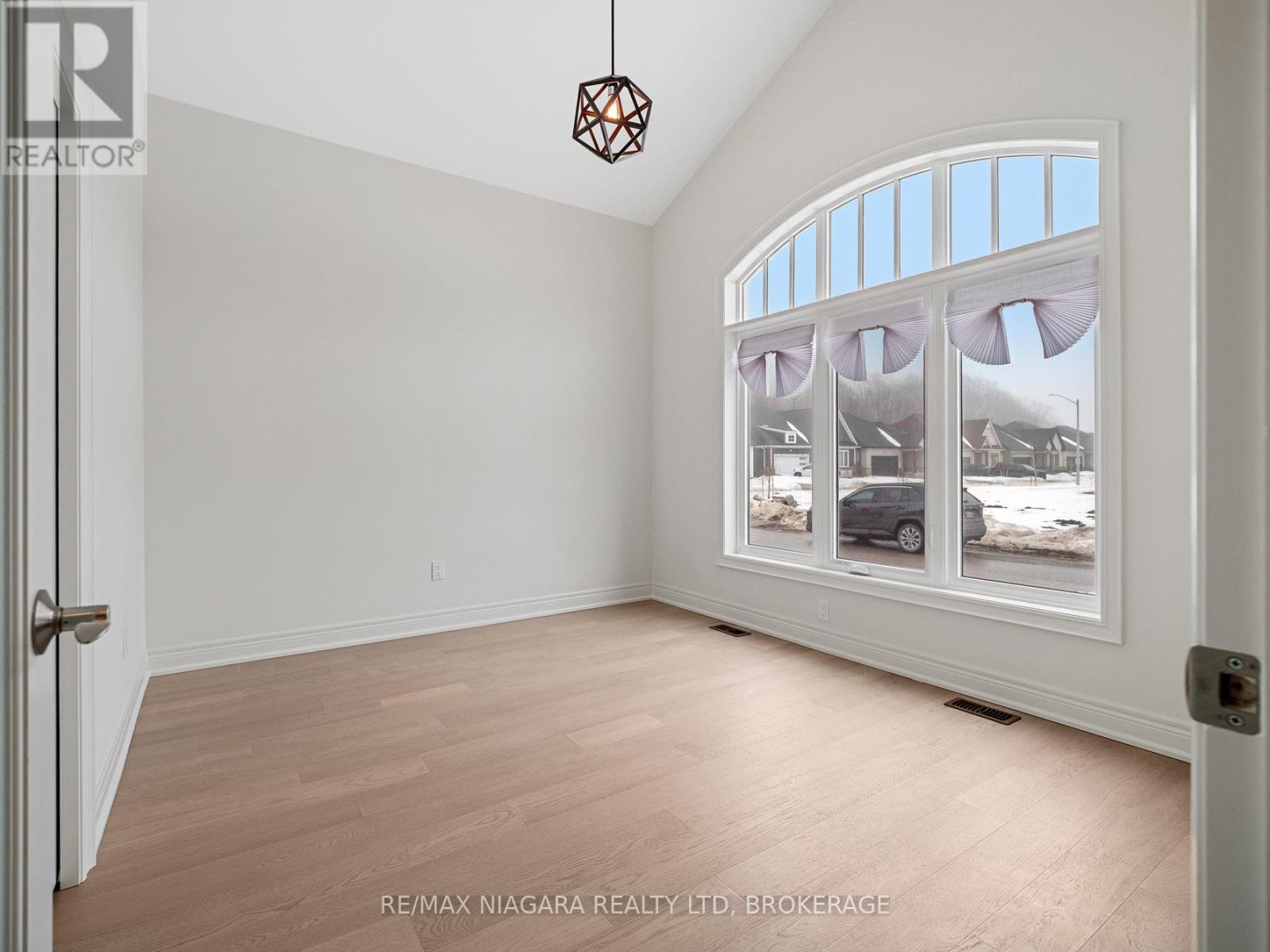 2 - 5 Butternut Crescent, Fort Erie, Ontario  L0S 1N0 - Photo 6 - X12799624