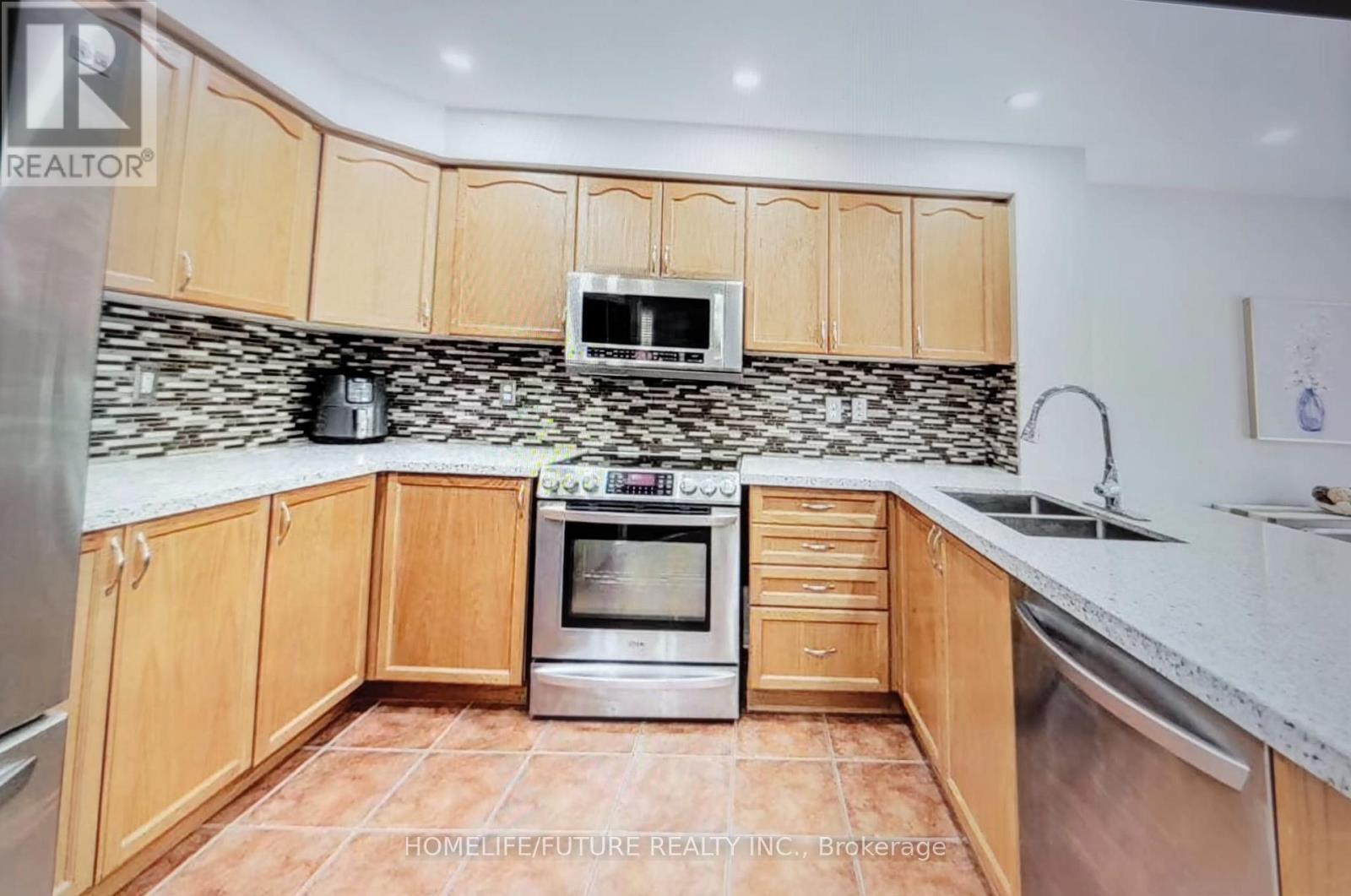 Main - 36 Trumpet Valley Boulevard, Brampton, Ontario  L7A 3N8 - Photo 5 - W12799300