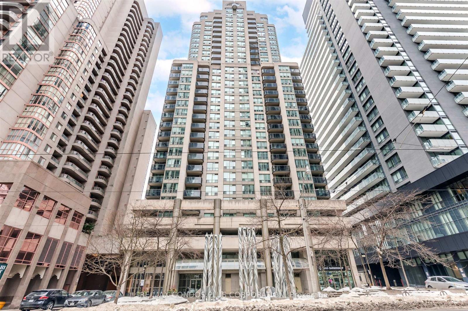 706 - 750 Bay Street, Toronto, Ontario  M5G 1N6 - Photo 1 - C12799720