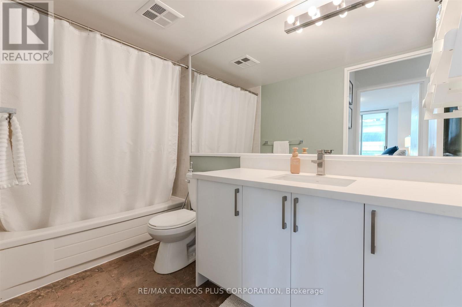 706 - 750 Bay Street, Toronto, Ontario  M5G 1N6 - Photo 12 - C12799720