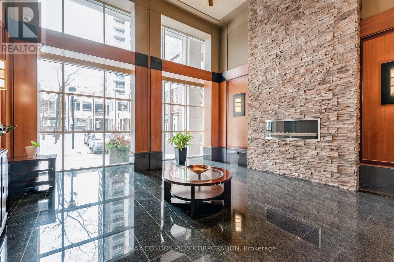 706 - 750 Bay Street, Toronto, Ontario  M5G 1N6 - Photo 2 - C12799720