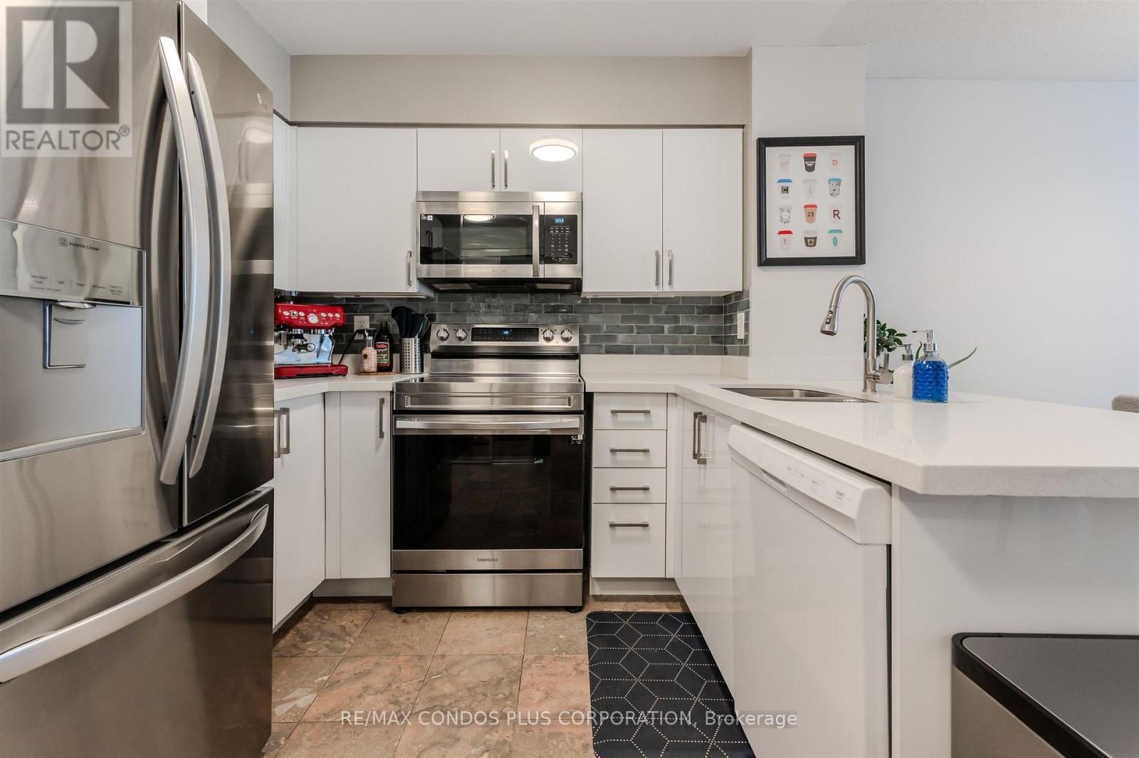 706 - 750 Bay Street, Toronto, Ontario  M5G 1N6 - Photo 4 - C12799720