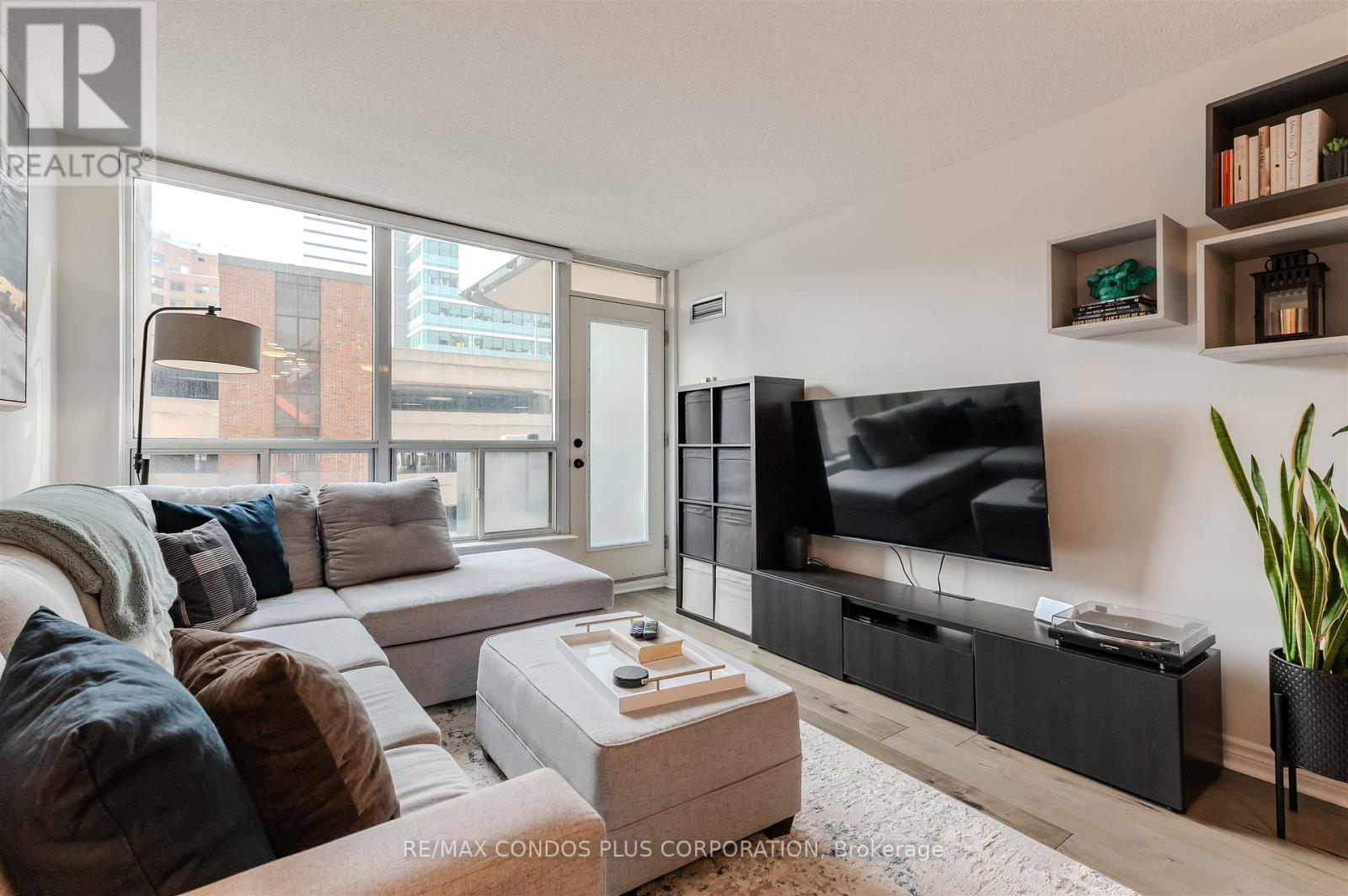 706 - 750 Bay Street, Toronto, Ontario  M5G 1N6 - Photo 8 - C12799720