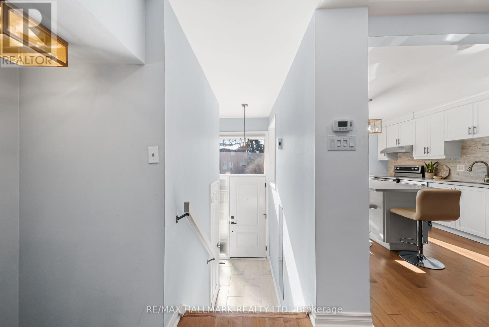 64 Sylvan Valley Way, Toronto, Ontario  M5M 4M3 - Photo 3 - C12799730