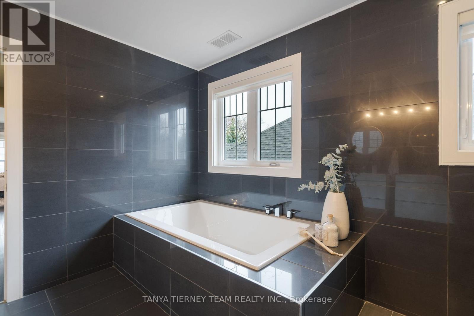 1 Centre Street W, Whitby (Brooklin), Ontario  L1M 1C1 - Photo 26 - E12799704