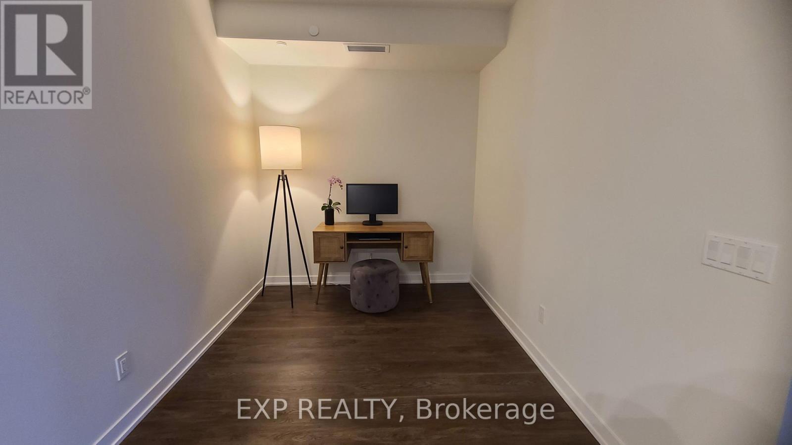 610 - 6 David Eyer Road, Richmond Hill, Ontario  L4S 1M4 - Photo 3 - N12799708