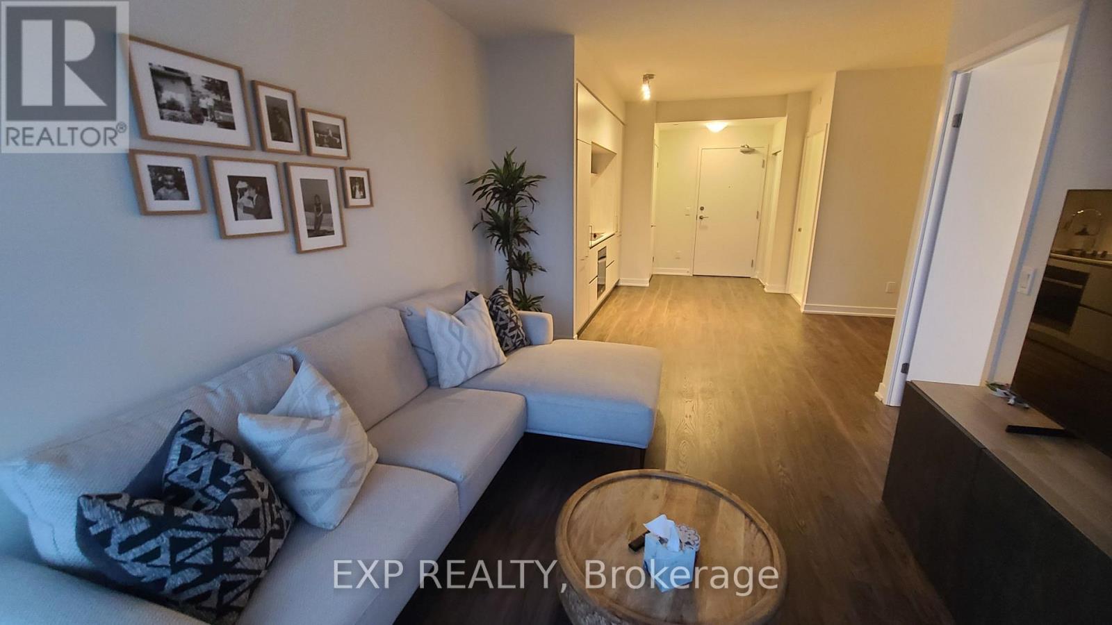 610 - 6 David Eyer Road, Richmond Hill, Ontario  L4S 1M4 - Photo 5 - N12799708