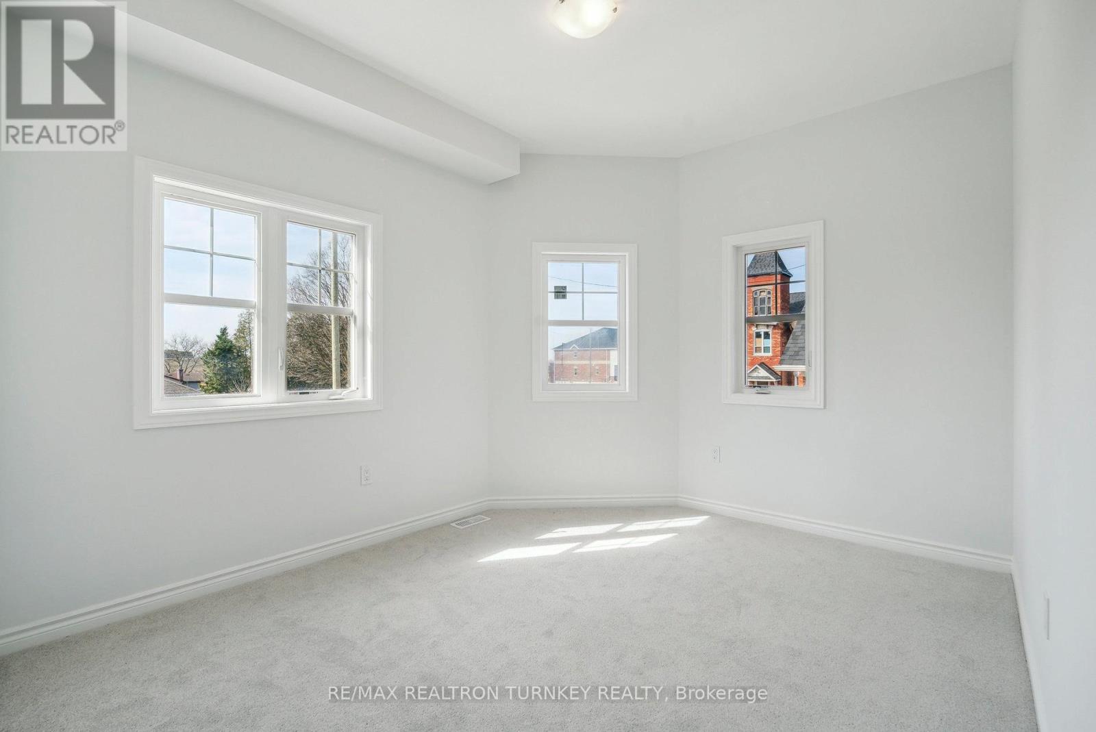 2 Ravenscraig Place, Innisfil (Cookstown), Ontario  L0L 1L0 - Photo 18 - N12799736