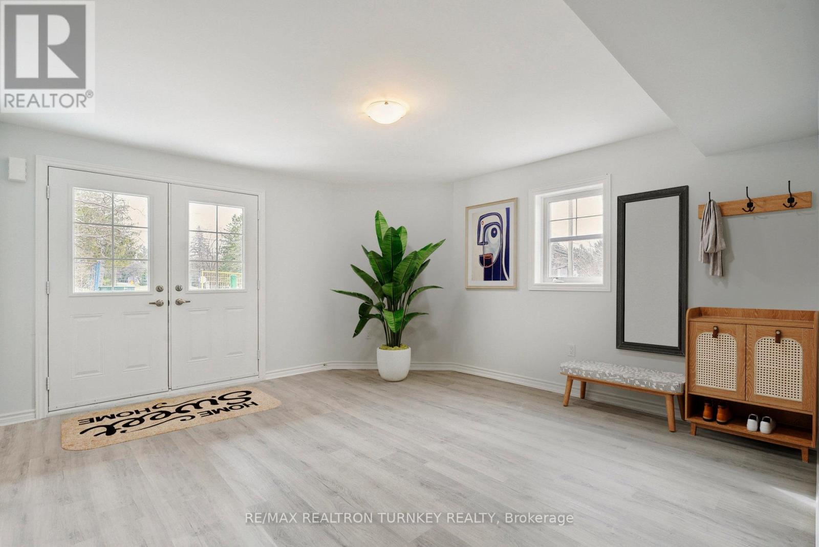 2 Ravenscraig Place, Innisfil (Cookstown), Ontario  L0L 1L0 - Photo 4 - N12799736