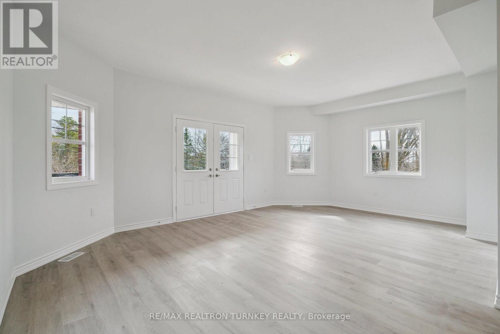 2 Ravenscraig Place, Innisfil (Cookstown), Ontario  L0L 1L0 - Photo 7 - N12799736