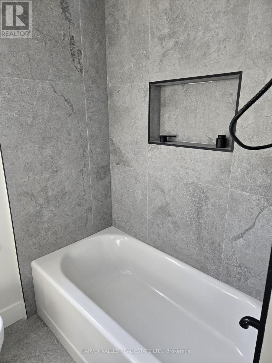 Main - 111 Mcallister Road, Toronto, Ontario  M3H 2N5 - Photo 9 - C12794018