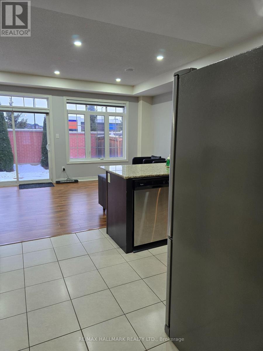 32 Kempenfelt Trail, Brampton (Northwest Brampton), Ontario  L7A 0Z6 - Photo 8 - W12799668