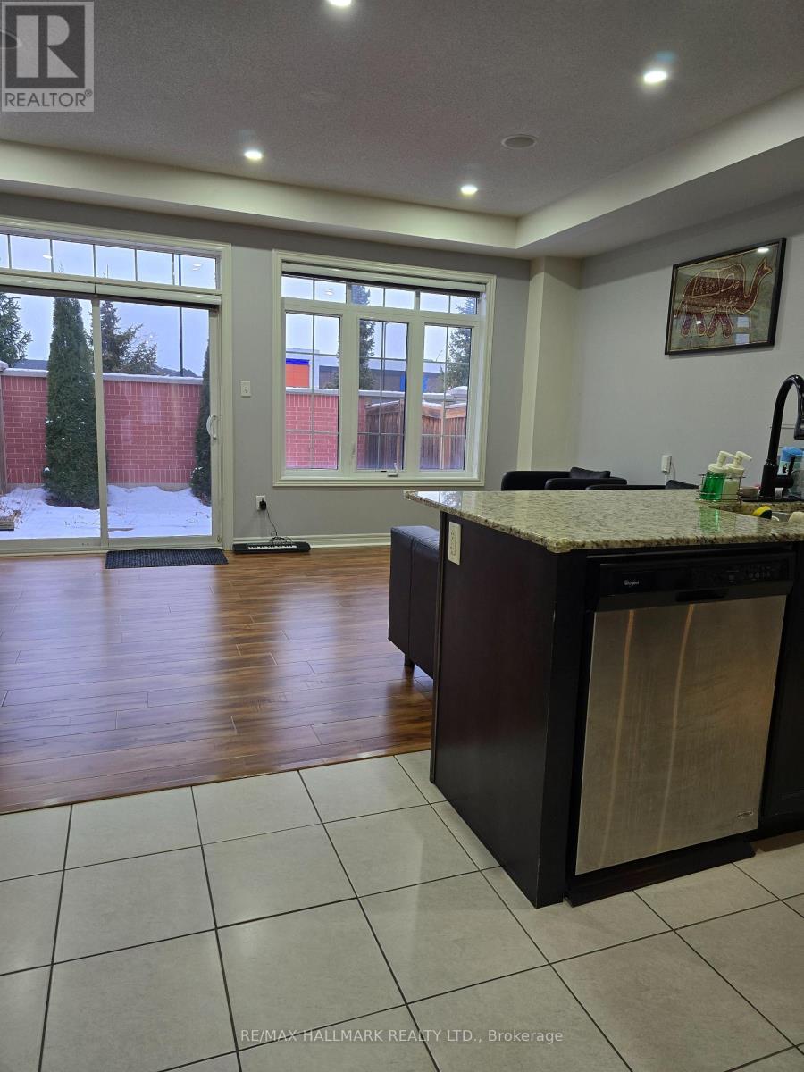 32 Kempenfelt Trail, Brampton (Northwest Brampton), Ontario  L7A 0Z6 - Photo 9 - W12799668