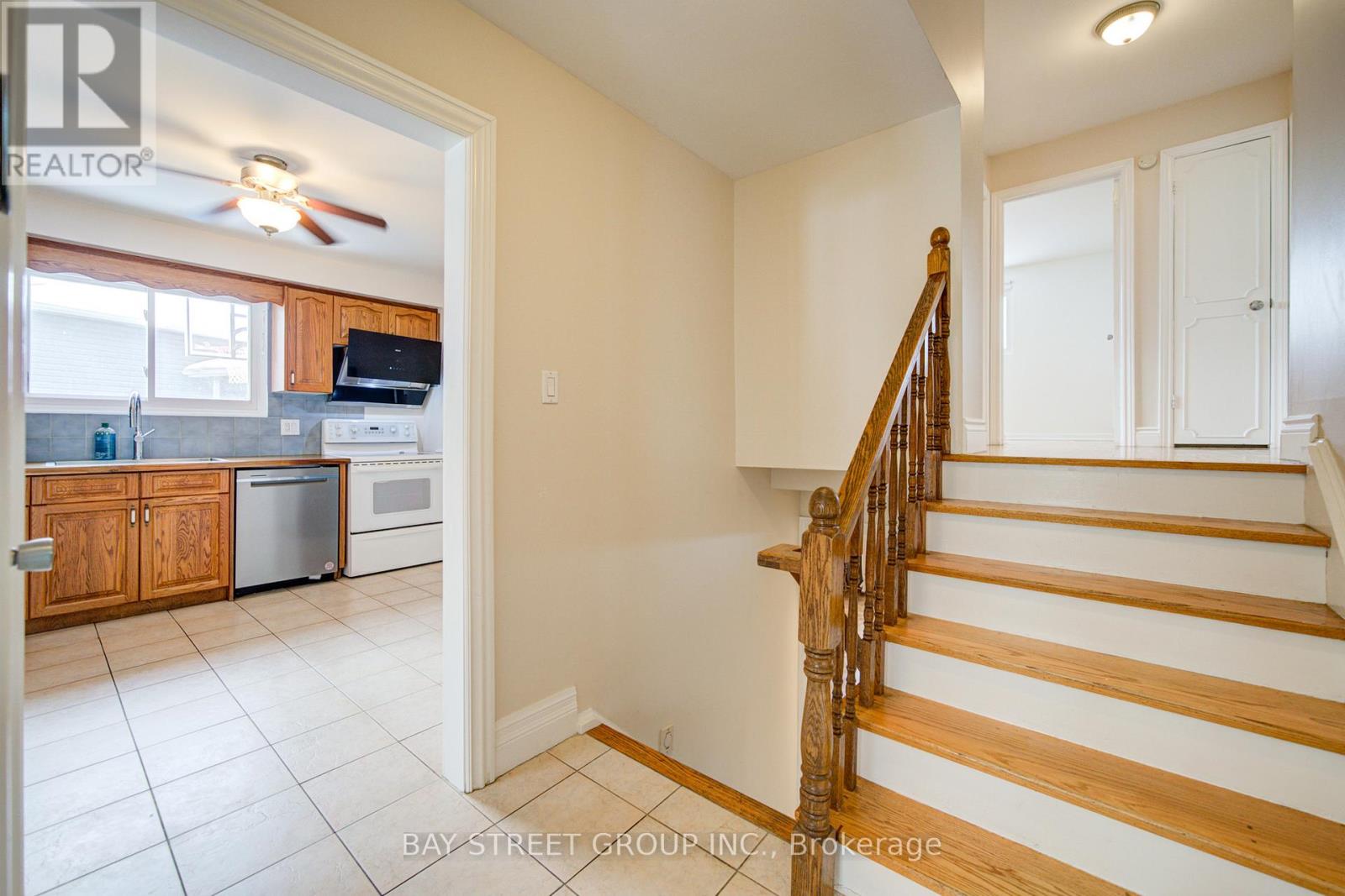 2207 Sunnyvale Drive, Oakville, Ontario  L6L 1W6 - Photo 11 - W12799682