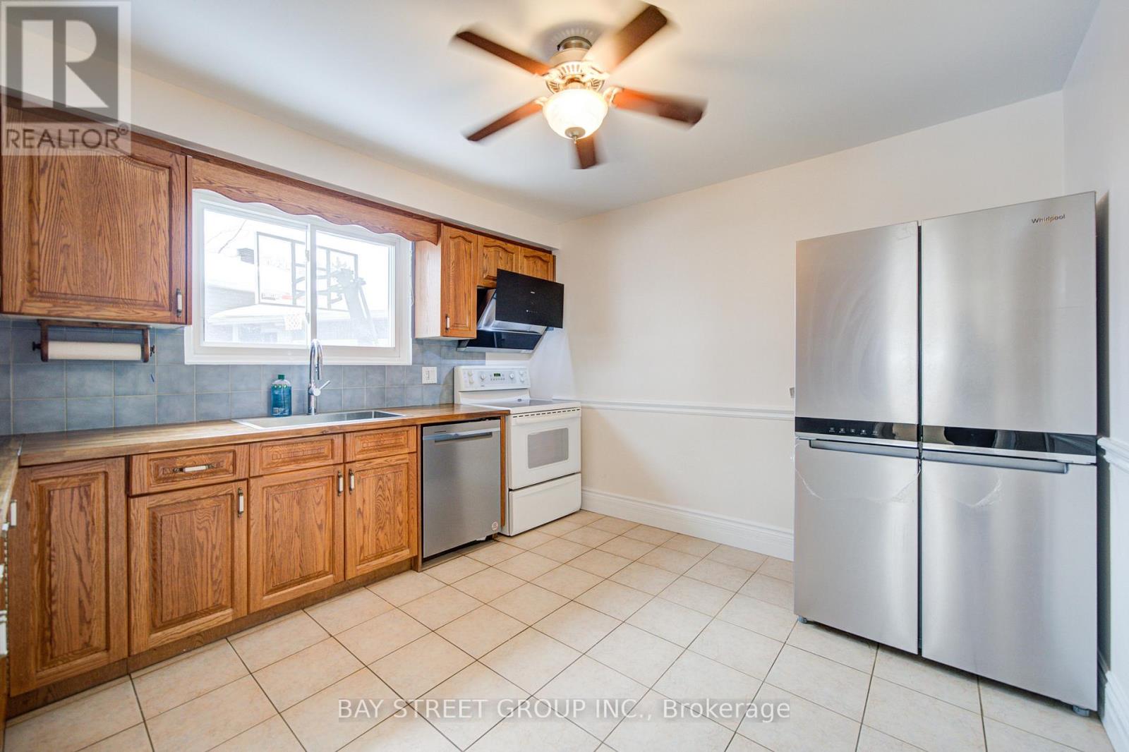 2207 Sunnyvale Drive, Oakville, Ontario  L6L 1W6 - Photo 17 - W12799682