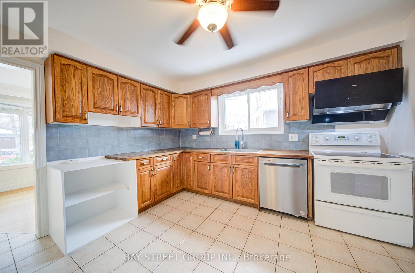 2207 Sunnyvale Drive, Oakville, Ontario  L6L 1W6 - Photo 18 - W12799682