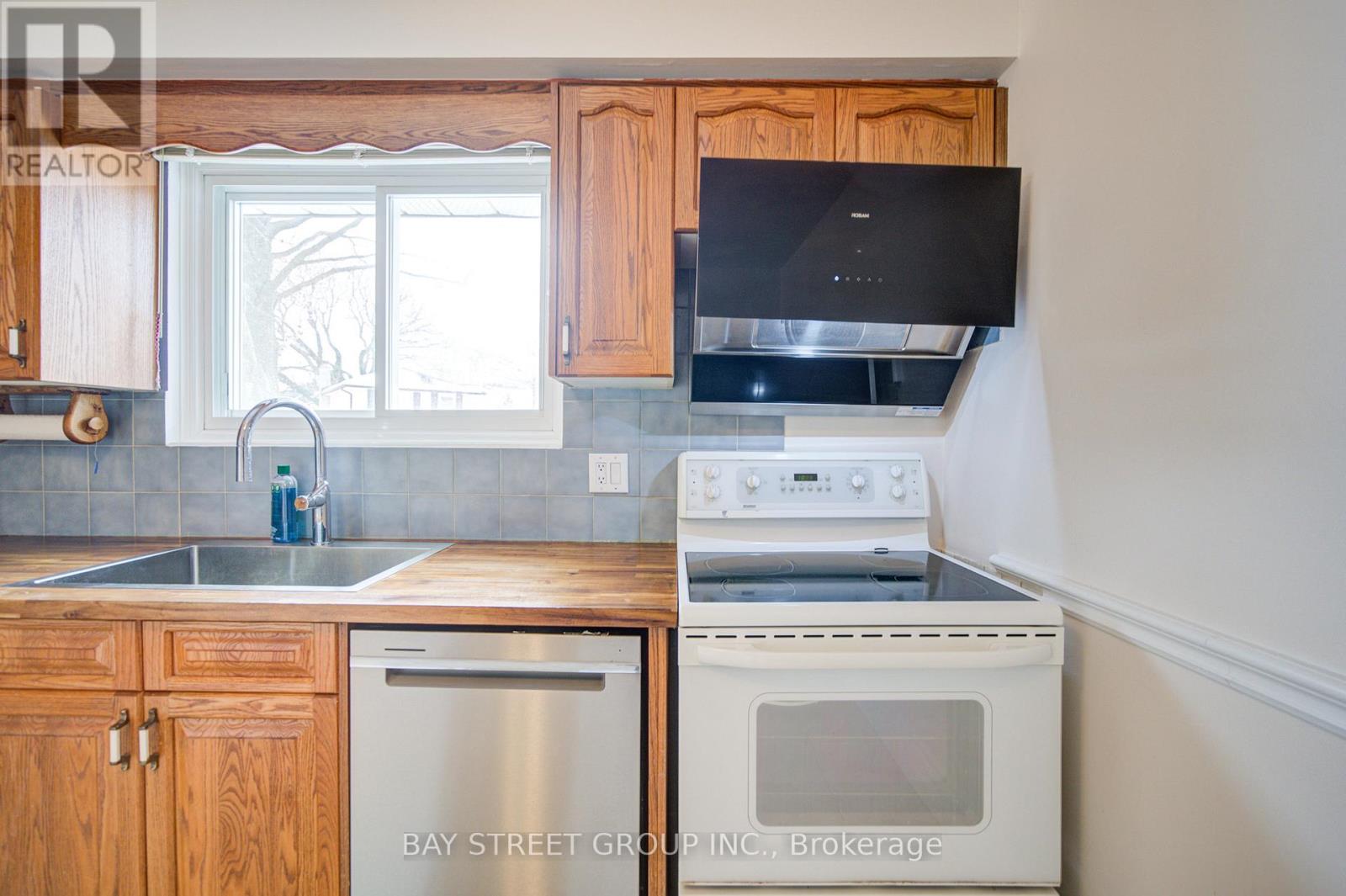 2207 Sunnyvale Drive, Oakville, Ontario  L6L 1W6 - Photo 19 - W12799682