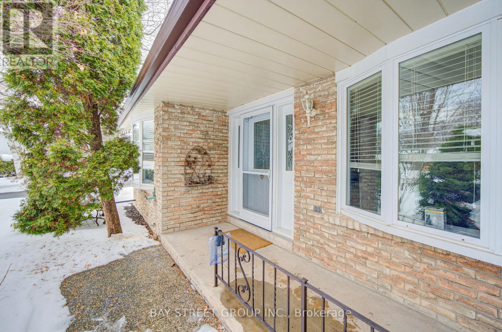 2207 Sunnyvale Drive, Oakville, Ontario  L6L 1W6 - Photo 4 - W12799682