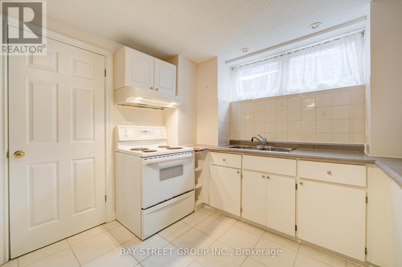 2207 Sunnyvale Drive, Oakville, Ontario  L6L 1W6 - Photo 45 - W12799682