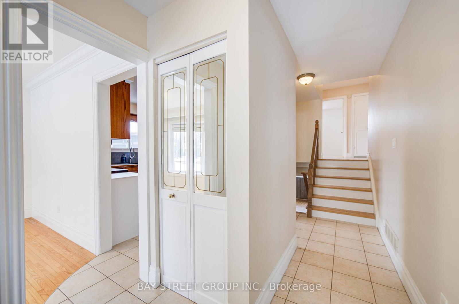 2207 Sunnyvale Drive, Oakville, Ontario  L6L 1W6 - Photo 6 - W12799682