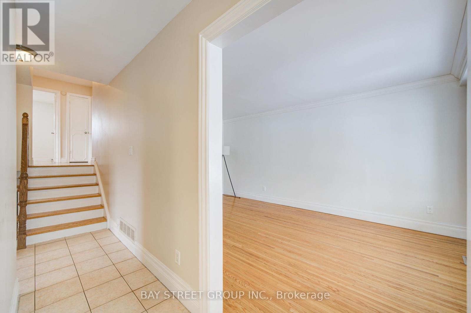 2207 Sunnyvale Drive, Oakville, Ontario  L6L 1W6 - Photo 7 - W12799682