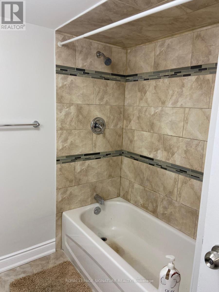 3163 Galbraith Drive, Mississauga, Ontario  L5L 3Y9 - Photo 4 - W12799724