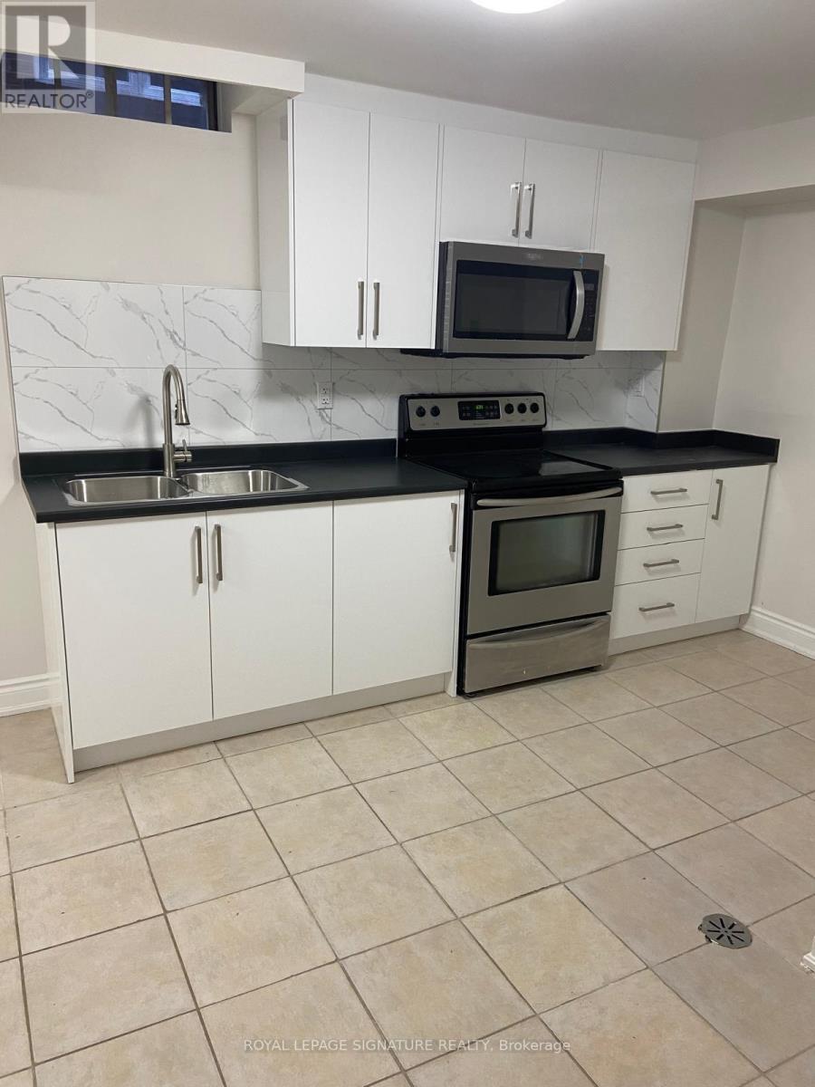 3163 Galbraith Drive, Mississauga, Ontario  L5L 3Y9 - Photo 6 - W12799724