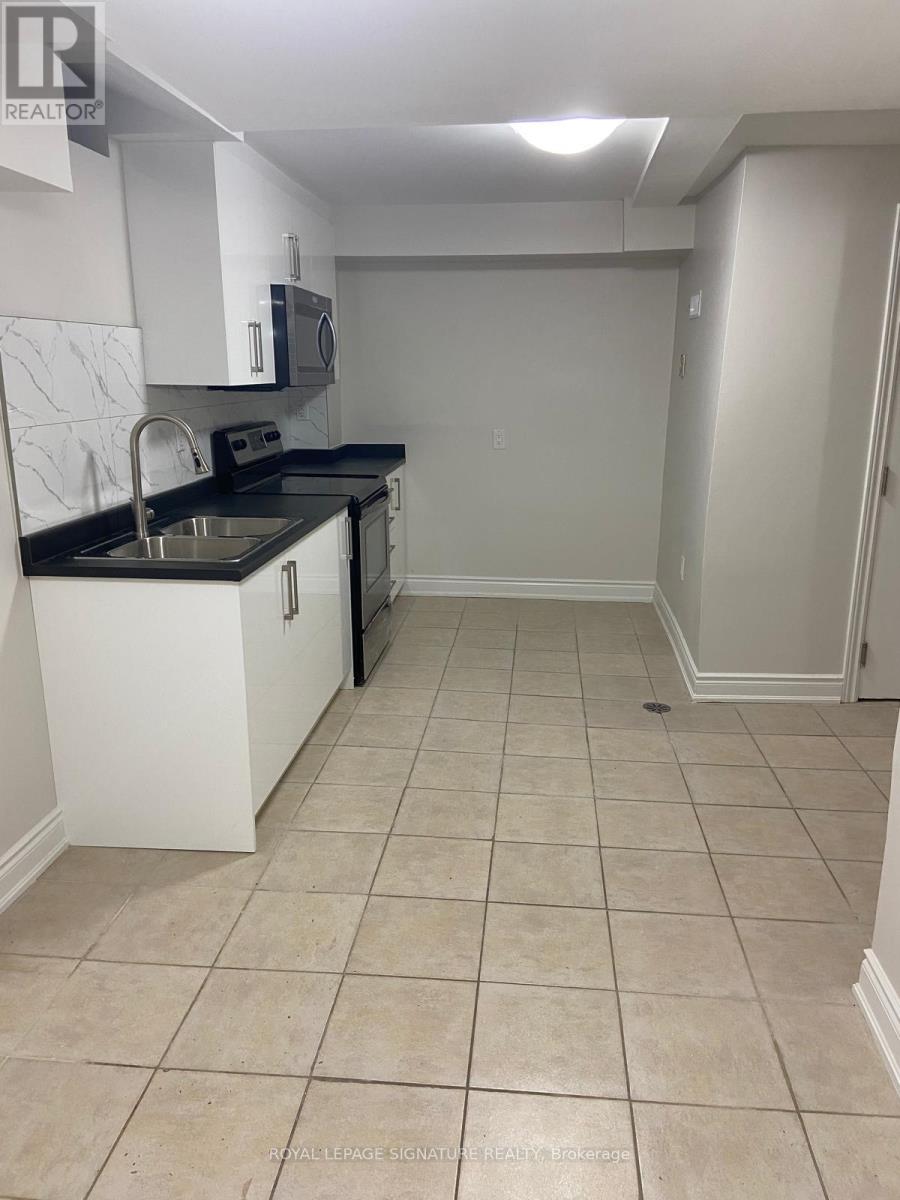 3163 Galbraith Drive, Mississauga, Ontario  L5L 3Y9 - Photo 7 - W12799724