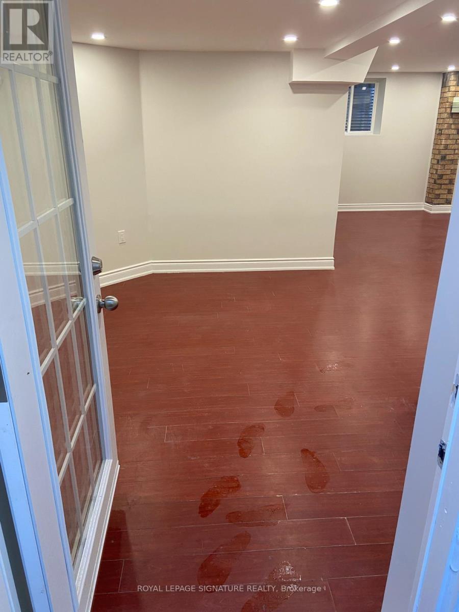 3163 Galbraith Drive, Mississauga, Ontario  L5L 3Y9 - Photo 8 - W12799724