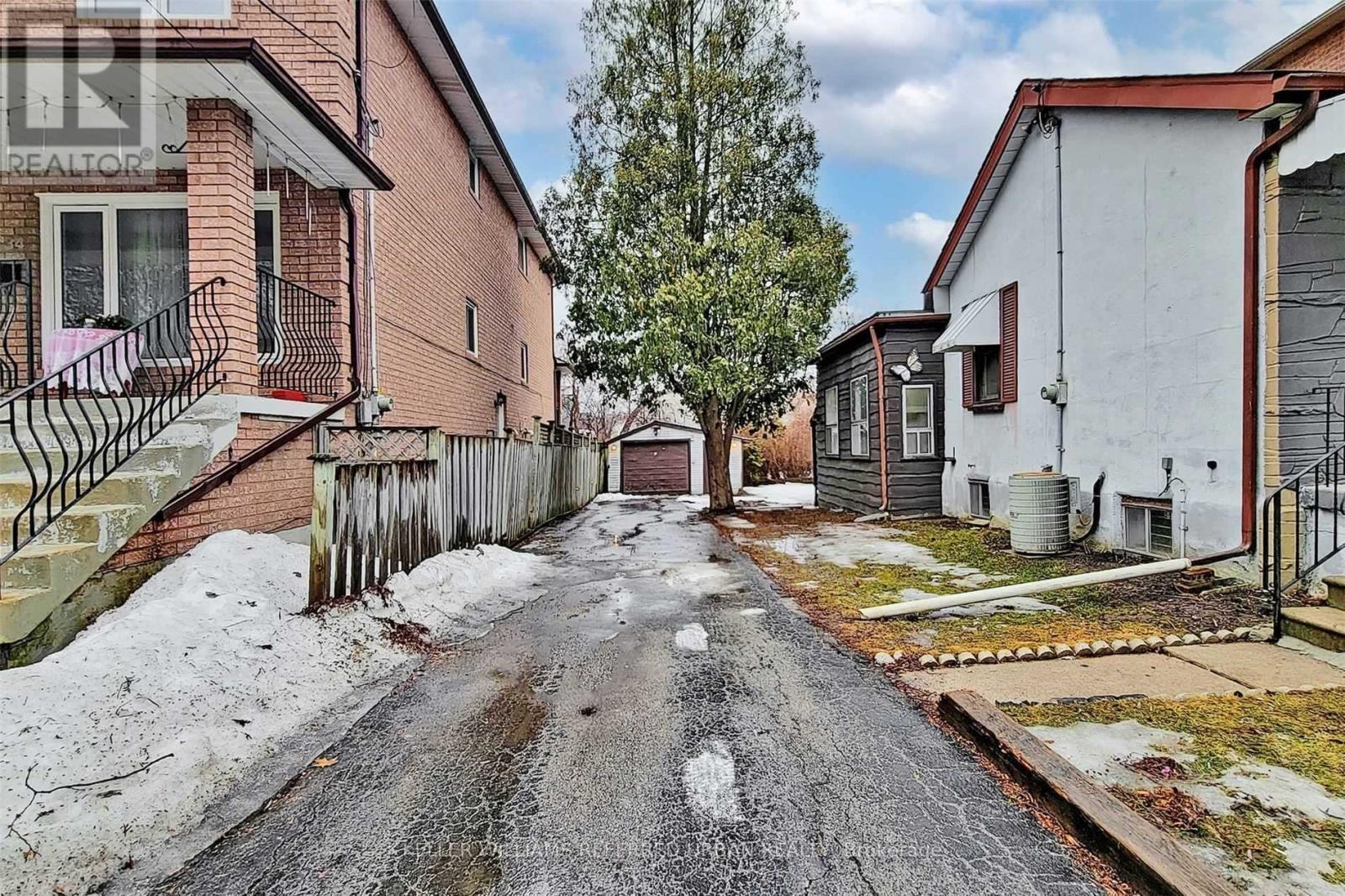 38 Hilldale Road, Toronto, Ontario  M6N 3Y2 - Photo 2 - W12799750