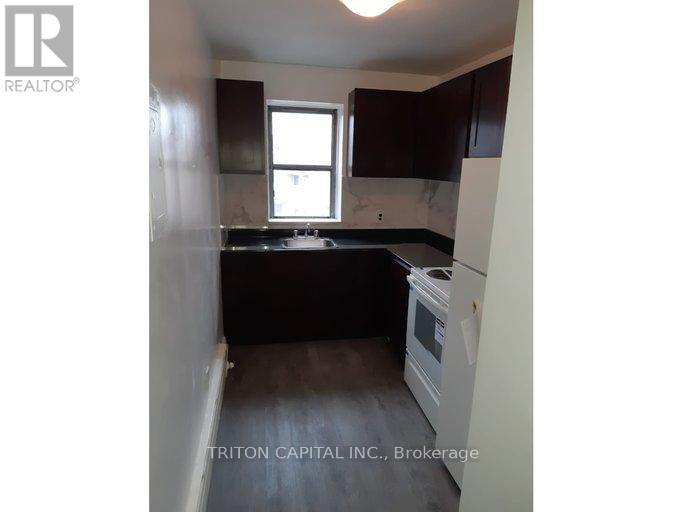 204 - 7 Osler Court, Hamilton, Ontario  L9H 4L2 - Photo 4 - X12799684