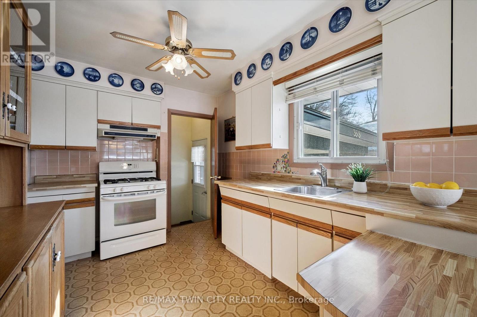 358 Southill Drive, Kitchener, Ontario  N2A 2R1 - Photo 10 - X12799772