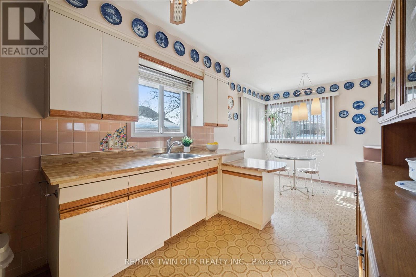 358 Southill Drive, Kitchener, Ontario  N2A 2R1 - Photo 11 - X12799772