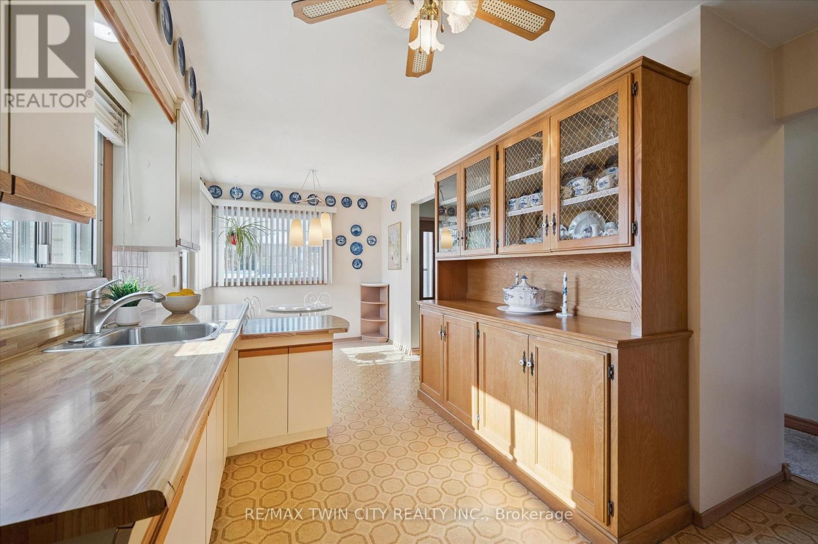 358 Southill Drive, Kitchener, Ontario  N2A 2R1 - Photo 12 - X12799772