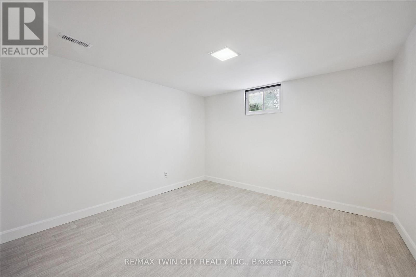 358 Southill Drive, Kitchener, Ontario  N2A 2R1 - Photo 23 - X12799772