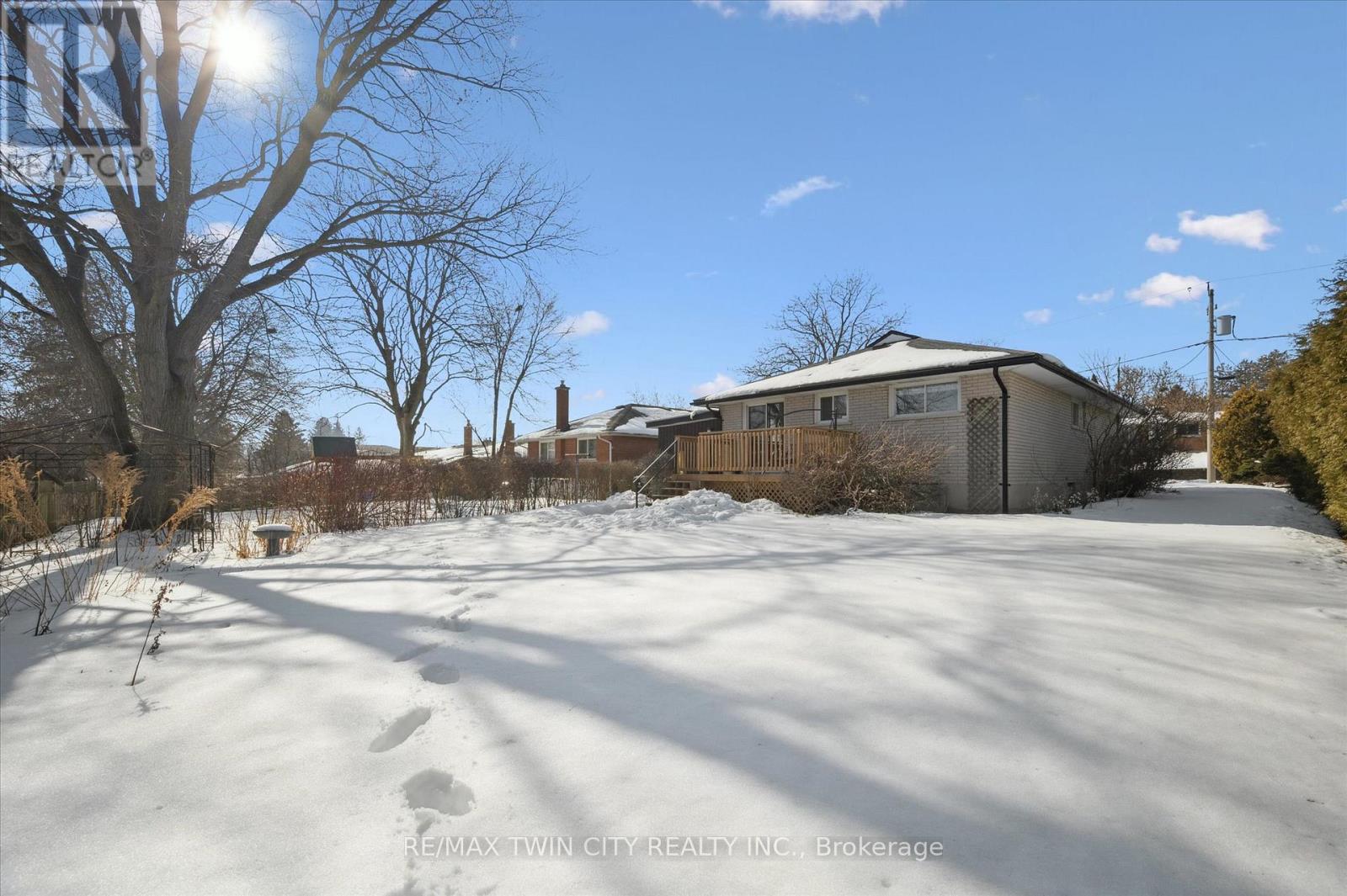 358 Southill Drive, Kitchener, Ontario  N2A 2R1 - Photo 31 - X12799772